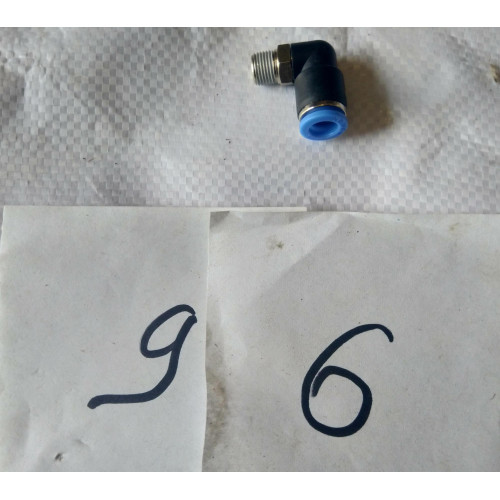 Фітинг кутовий 8×1.4 мм XQG-18-XQG-BZ-16